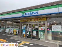 ���ӊ� �t�@�~���[�}�[�g��������O���ړX �k��4���B 260m