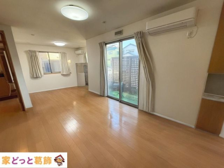 ���r���O ���r���O